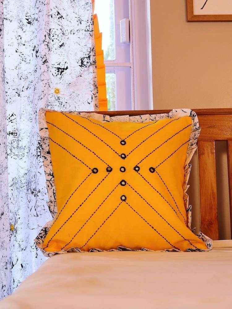 Jhaalar Cushion Cover