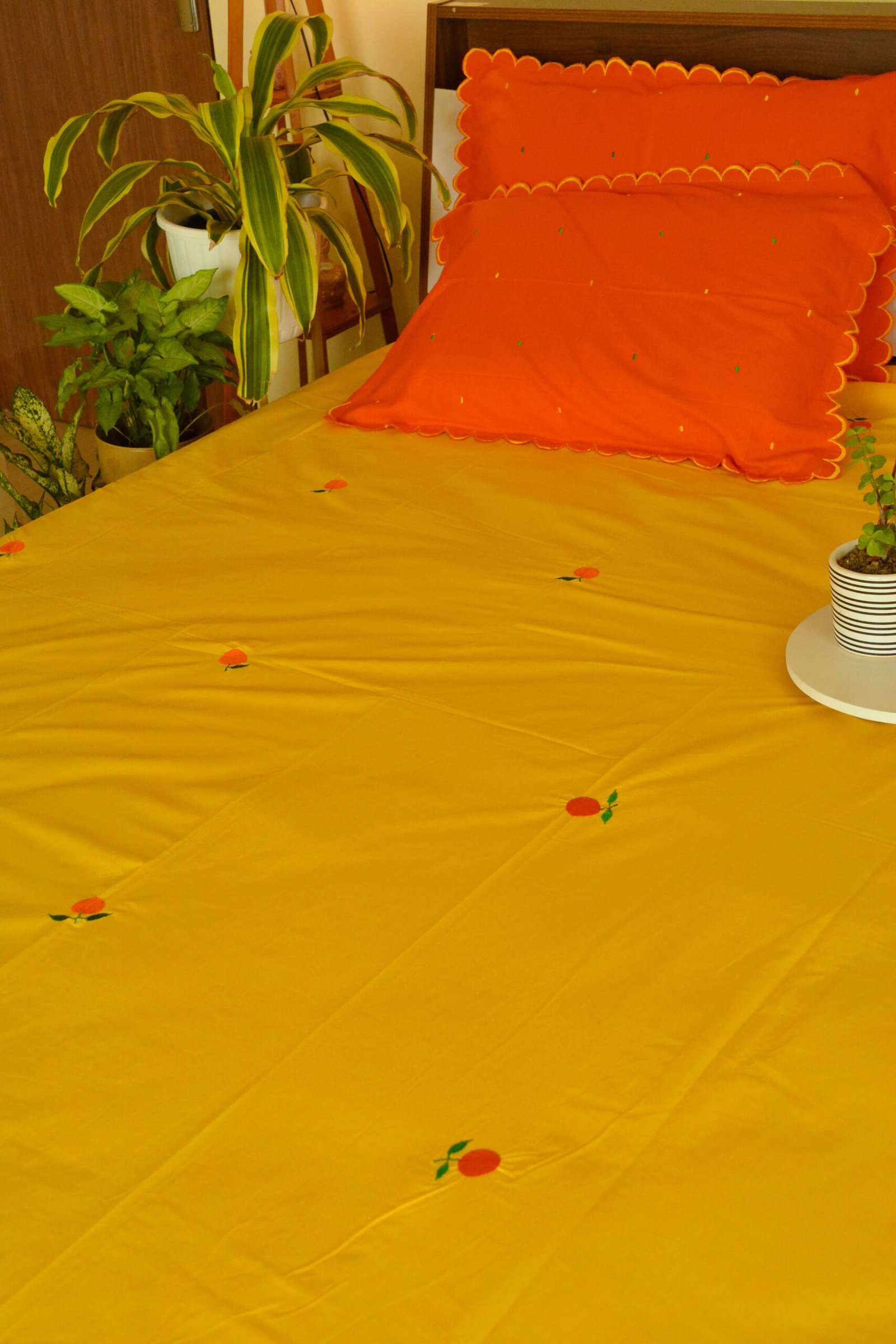 Santra Bedsheet Set - Image 4