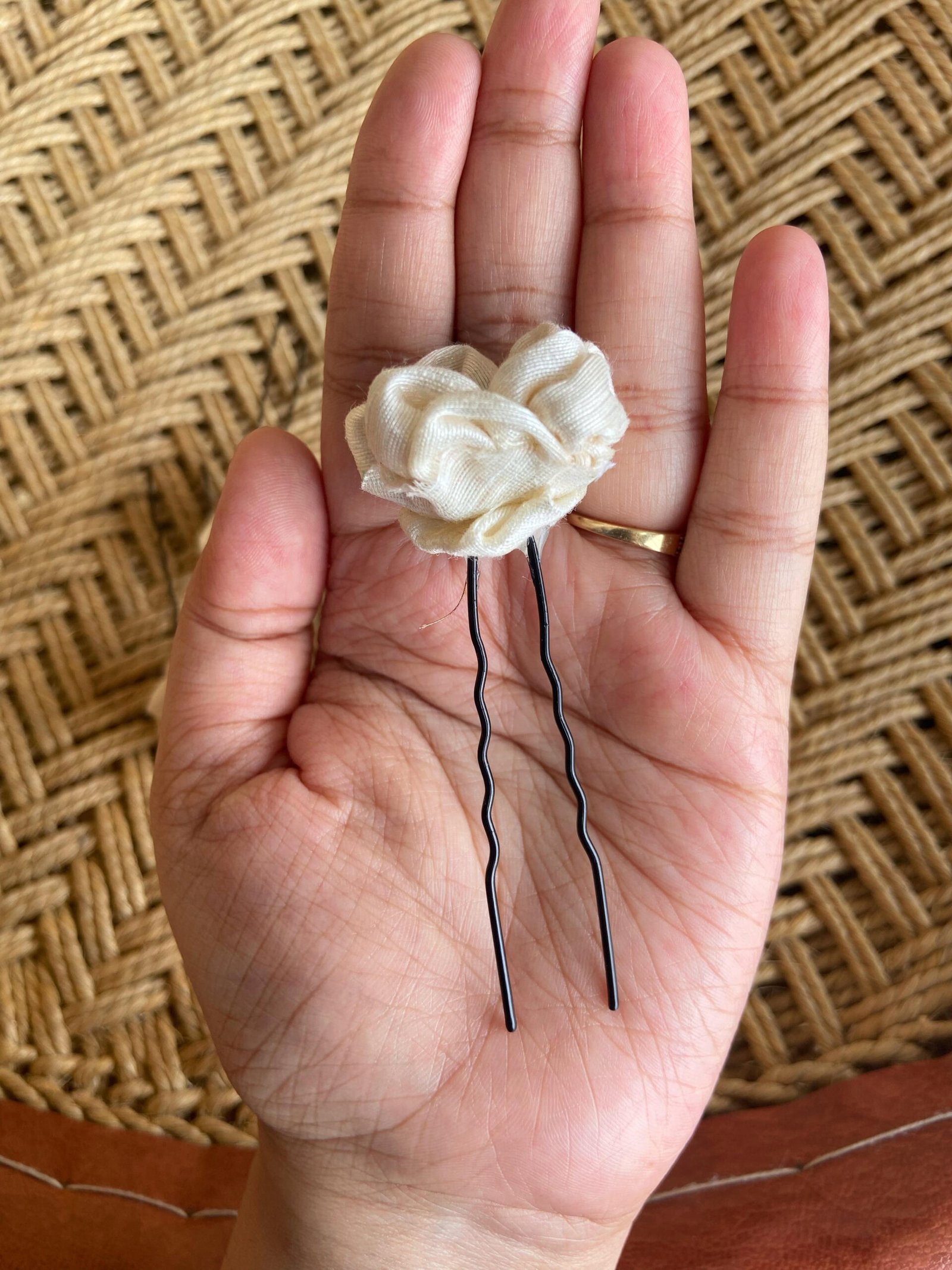 Daisy Hair Pin - Image 5