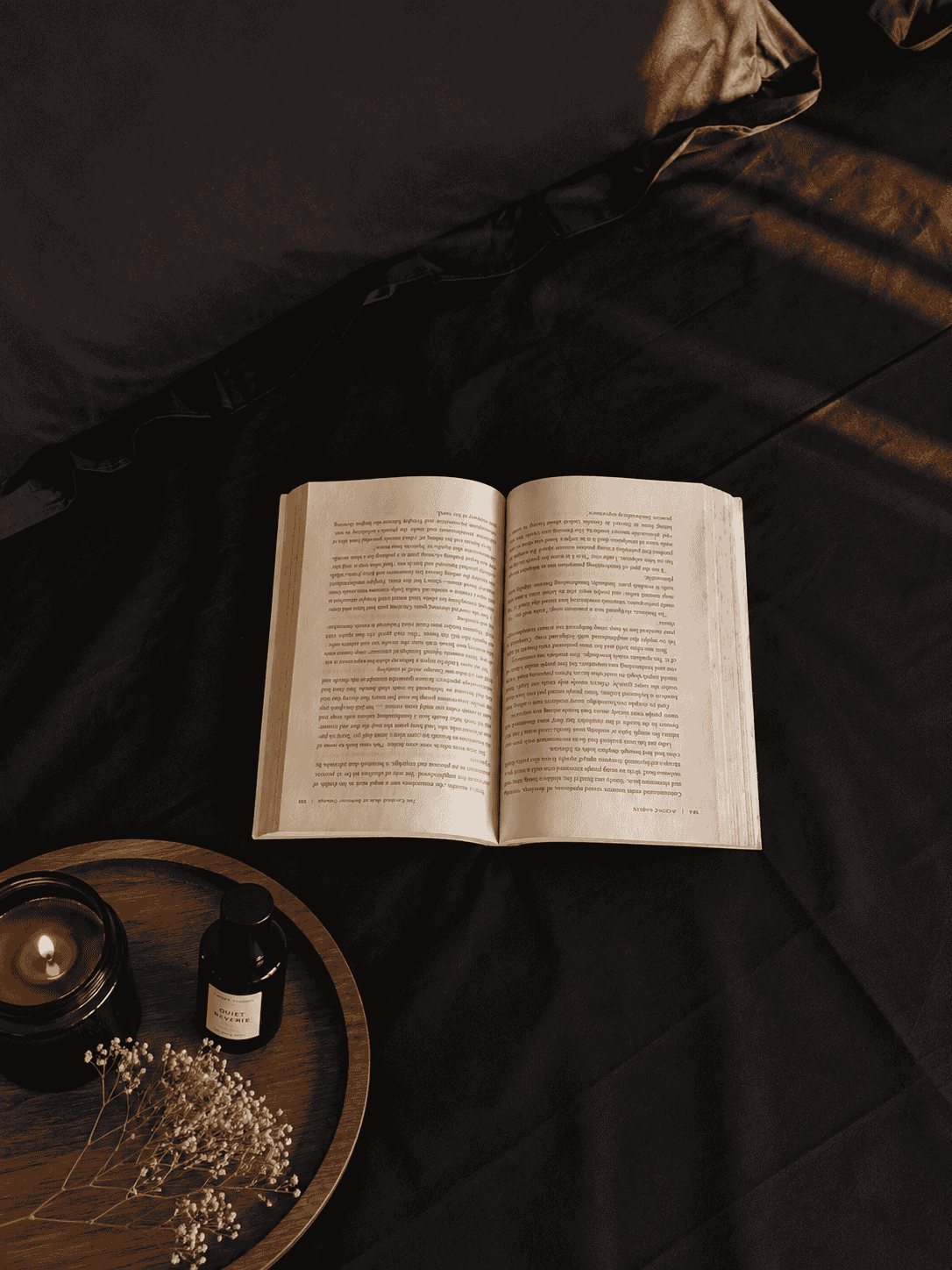 Bold Black Bedsheet Set - Image 3