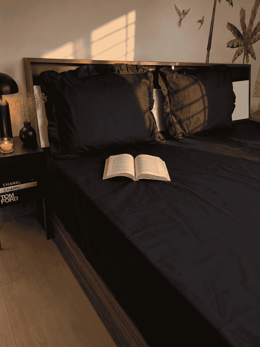 Bold Black Bedsheet Set - Image 4