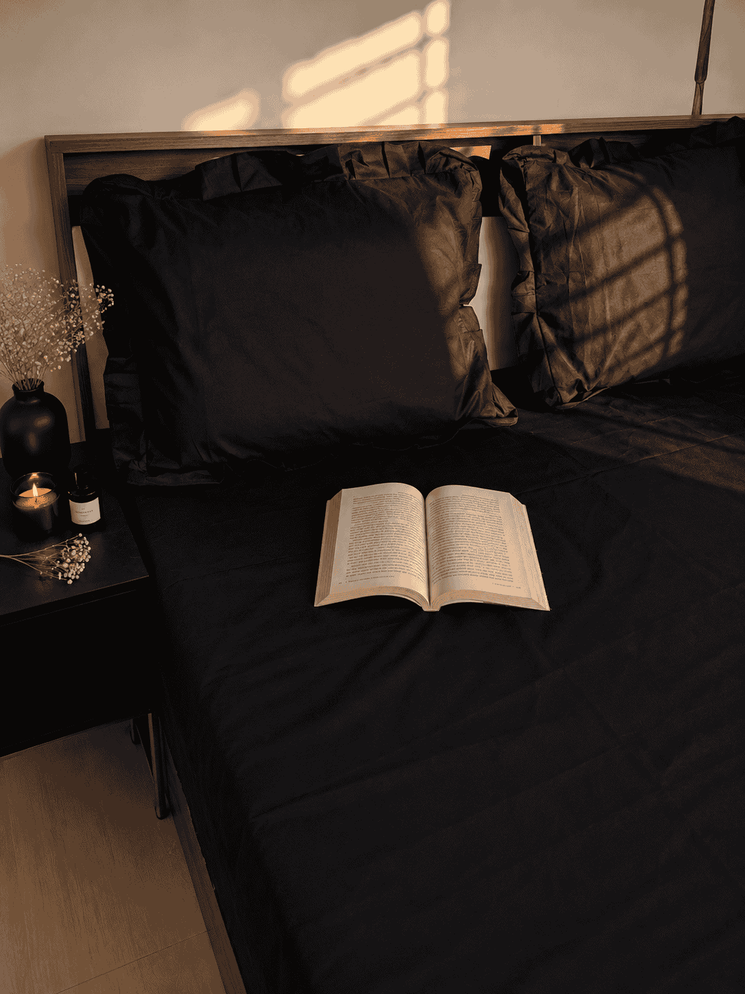 Bold Black Bedsheet Set - Image 5